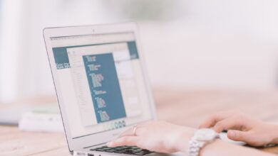 Photo Keywords: SEO, Bloggers, Organic Traffic, Content Relevant image: Laptop, Keywords