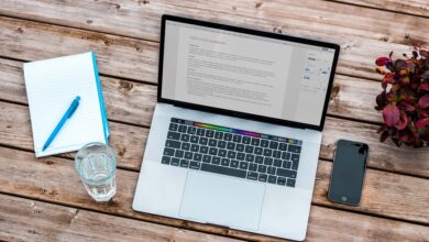 Photo Keywords: SEO, quiz Relevant image: Laptop, quiz board