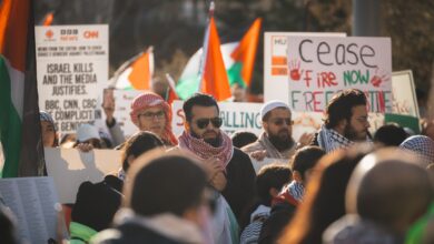 Photo Child, Conflict